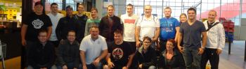 Hergiswiler Ringer vor der Brauerei Eichhof